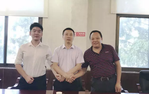 陪同金銀花種植深加工投資選址項(xiàng)目方考察湖南慈利縣,達(dá)成合作共識,三方共同簽訂投資意向協(xié)議 陪同金銀花種植深加工投資選址項(xiàng)目方考察湖南慈利縣,達(dá)成合作共識,三方共同簽訂投資意向協(xié)議