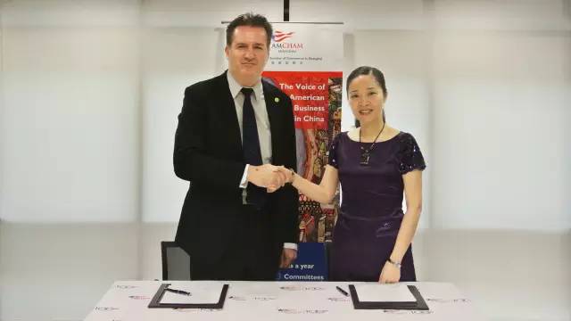東方龍商務(wù)與美國(guó)商會(huì)正式簽訂戰(zhàn)略合作協(xié)議,深度展開全方位合作 東方龍商務(wù)與美國(guó)商會(huì)正式簽訂戰(zhàn)略合作協(xié)議,深度展開全方位合作