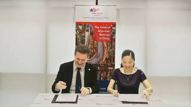 東方龍商務(wù)與美國(guó)商會(huì)正式簽訂戰(zhàn)略合作協(xié)議,深度展開全方位合作 東方龍商務(wù)與美國(guó)商會(huì)正式簽訂戰(zhàn)略合作協(xié)議,深度展開全方位合作