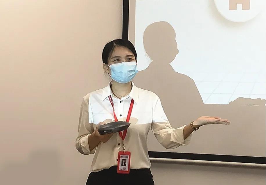 東方龍商務集團舉行年中工作會議及干部述職報告，正式啟動“夏季攻堅”服務競賽！