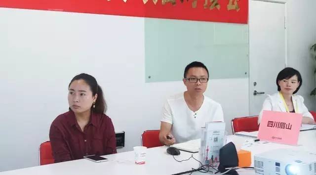 東方龍商務(wù)舉行四場投資選址項(xiàng)目政府對接會(huì),并將同步推進(jìn)項(xiàng)目考察 東方龍商務(wù)舉行四場投資選址項(xiàng)目政府對接會(huì),并將同步推進(jìn)項(xiàng)目考察