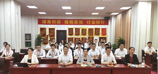 東方龍商務集團舉行投資選址項目落地推進會，嚴把篩選關(guān)卡，及時復盤，全力推進招商服務工作提質(zhì)增效！