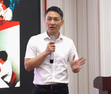 東方龍商務集團舉行年中工作會議及干部述職報告，正式啟動“夏季攻堅”服務競賽！