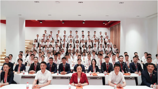 專業(yè)委托招商引資團隊+四輪驅動，為政企客戶提供全程精準服務