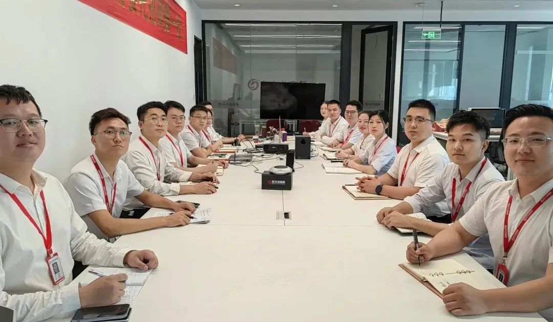 燃情征戰(zhàn)，決勝決戰(zhàn)下半年！東方龍商務(wù)集團成功舉行6-7月份月度總結(jié)會