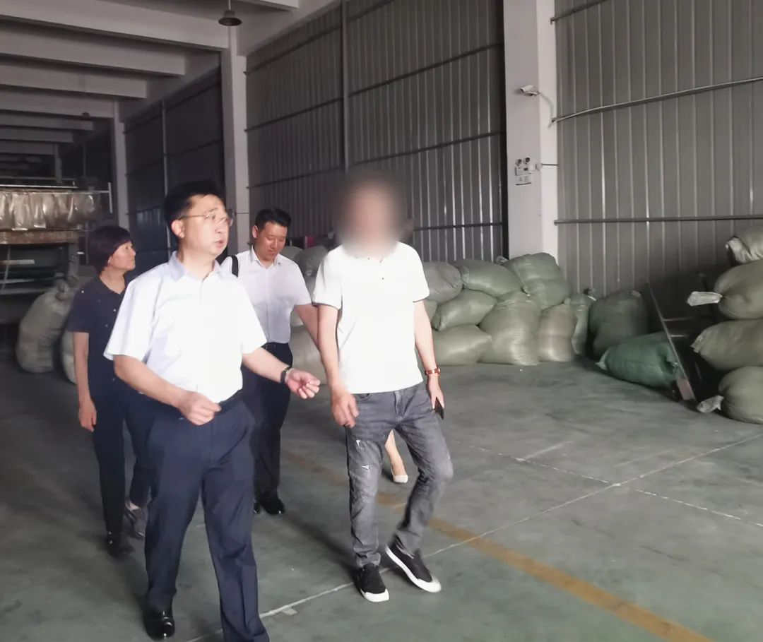 國內(nèi)知名婚紗品牌深度合作商！山東某地方政府順利考察高檔婚紗禮服布料擴建投資選址項目企業(yè)
