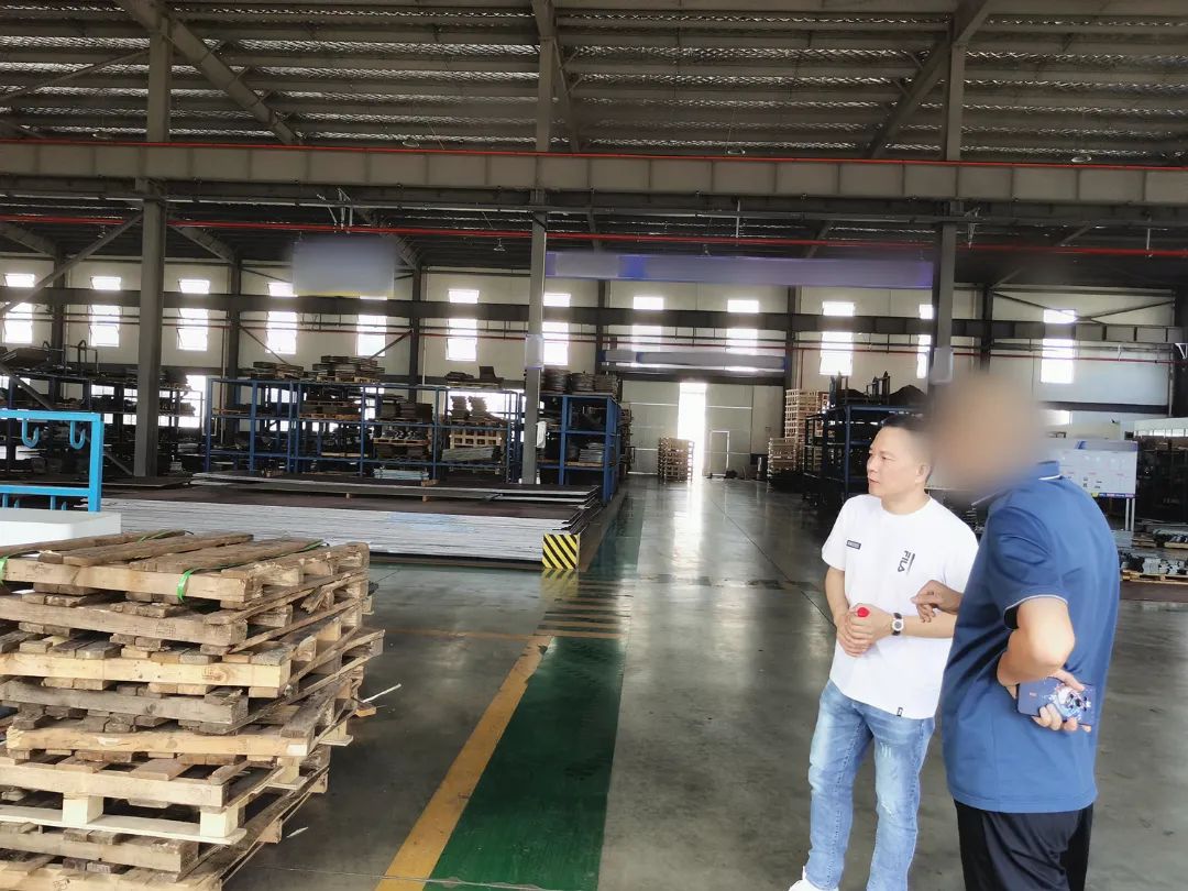 國內(nèi)眾多知名車企的指定合作伙伴！高性能汽車配件投資選址項目方實地考察江蘇某地方政府