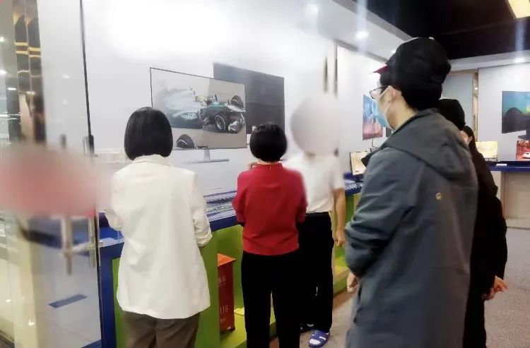 投資額8億，年產(chǎn)值25億！四川某地方政府實(shí)地對接高端新型顯示器生產(chǎn)投資選址項(xiàng)目