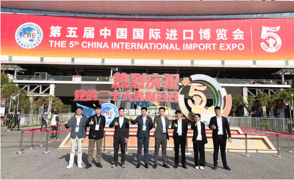 【進(jìn)博之約】日行不止兩萬(wàn)步,東方龍商務(wù)集團(tuán)項(xiàng)目“特戰(zhàn)隊(duì)”背后的故事...... 【進(jìn)博之約】日行不止兩萬(wàn)步,東方龍商務(wù)集團(tuán)項(xiàng)目“特戰(zhàn)隊(duì)”背后的故事......