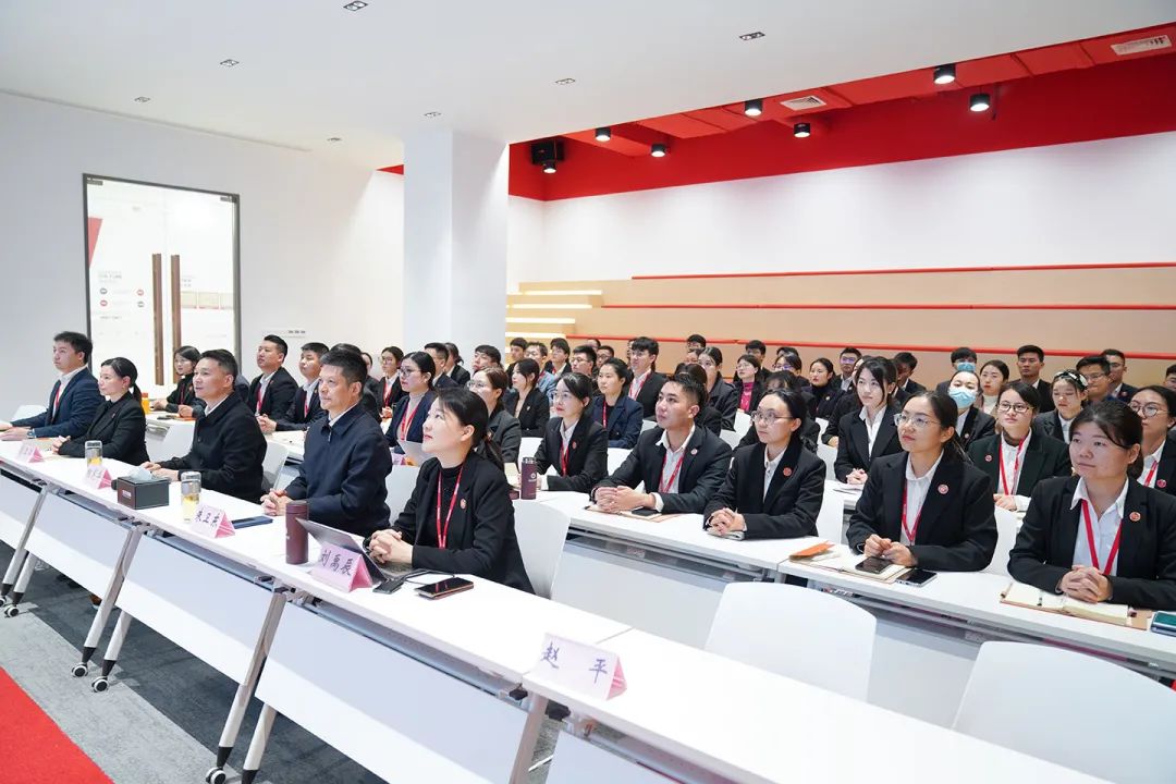 聚焦重點(diǎn)，拓寬渠道，重“精”重“效”，推動(dòng)落地！11月中旬，集團(tuán)成功通過(guò)33個(gè)優(yōu)質(zhì)投資選址項(xiàng)目