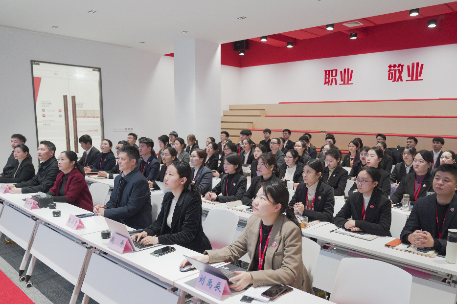 全力搶項(xiàng)目，拓市場(chǎng)，拼落地！12月上旬，集團(tuán)成功通過(guò)34個(gè)優(yōu)質(zhì)投資選址項(xiàng)目