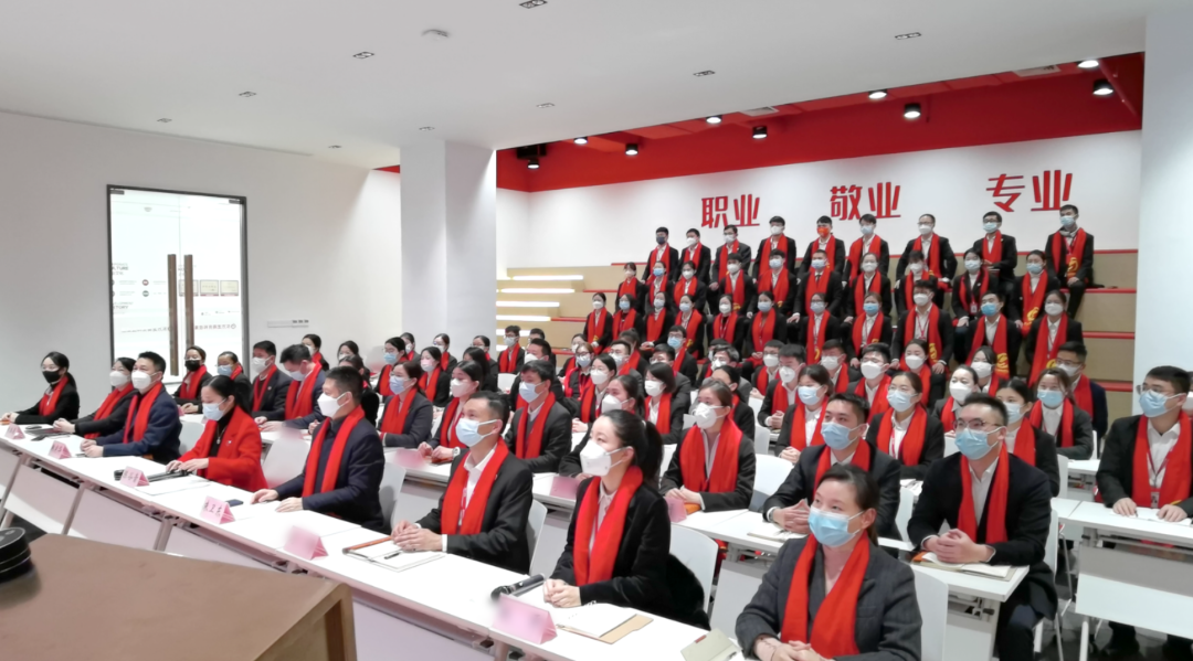 凝心聚力擔使命，奮楫揚帆新征程！東方龍商務集團舉行2022年度總結暨表彰大會