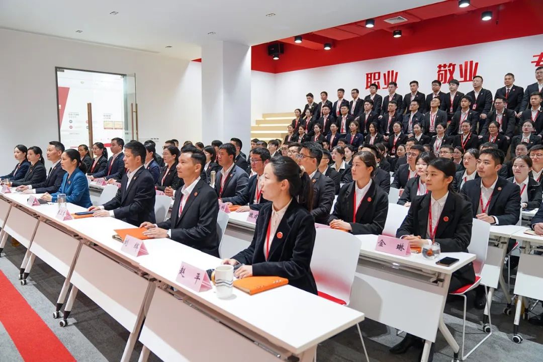 聚勢行，闖新途！東方龍商務召開一季度“開門紅”總結(jié)表彰暨“奔跑二季度”競賽總動員