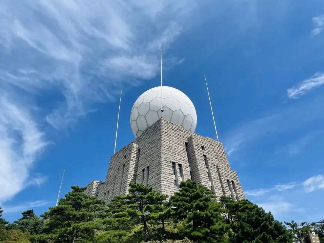 東方龍商務(wù)與春天有個約會！集團(tuán)100余人赴安徽黃山“團(tuán)建”，太嗨了！“奔跑二季度”——我們準(zhǔn)備好了！