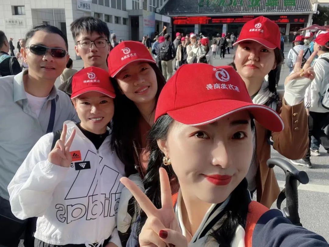 東方龍商務(wù)與春天有個約會！集團(tuán)100余人赴安徽黃山“團(tuán)建”，太嗨了！“奔跑二季度”——我們準(zhǔn)備好了！