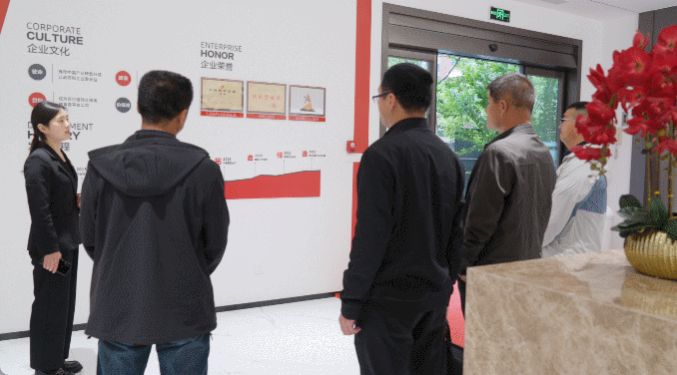 4月，集團(tuán)共接待了113家政府園區(qū)，其中最高單日來(lái)訪量達(dá)17家