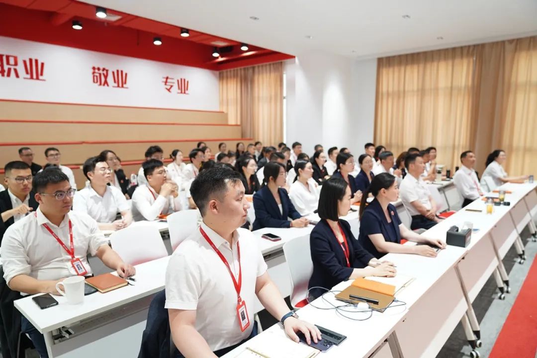 從心出發(fā)，向心而行！東方龍商務(wù)集團組織《十年發(fā)展與心性領(lǐng)導(dǎo)力》主題培訓(xùn)！