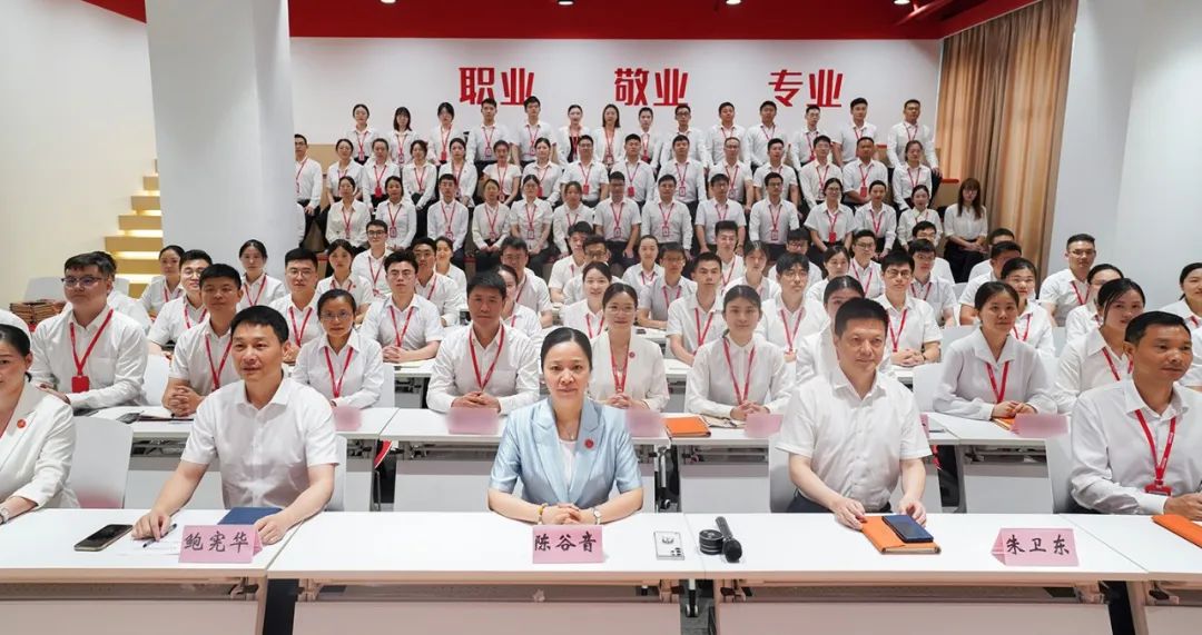 再獲殊榮！東方龍商務集團喜獲2023年度上海市“專精特新”企業(yè)稱號！