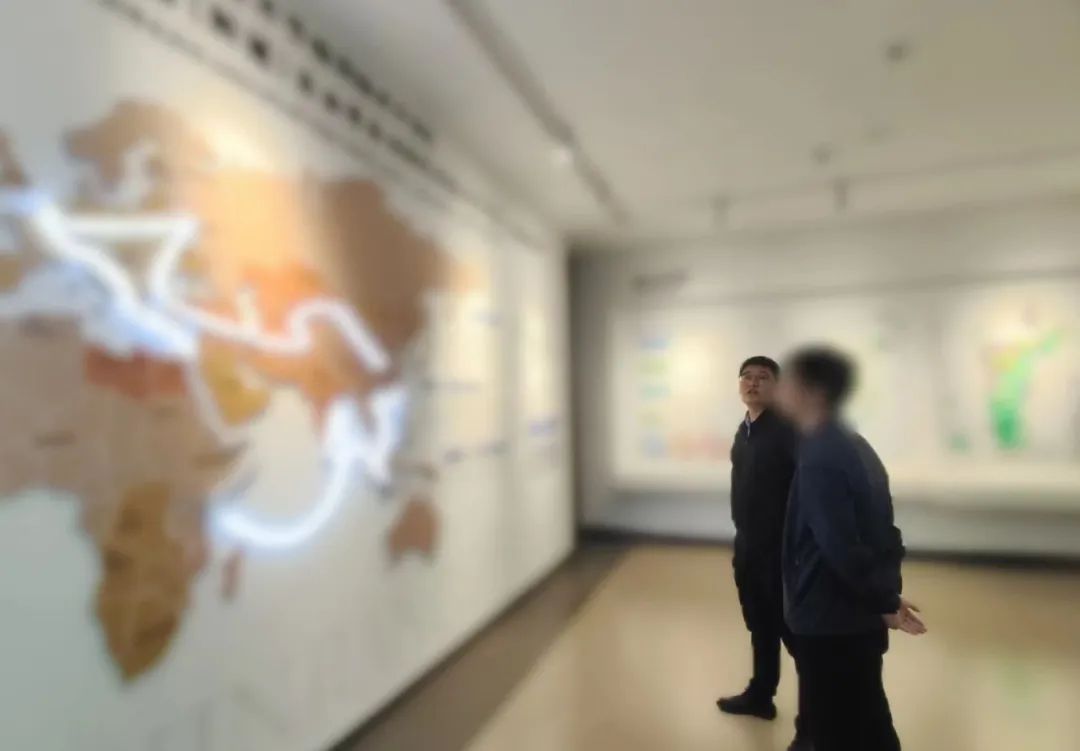 產品出口量大，市場前景廣！小巨人光學儀器生產擴建投資選址項目方反向考察新疆某地方政府