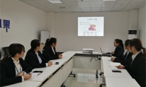 中岳店開展禮儀培訓 塑造良好服務(wù)形象